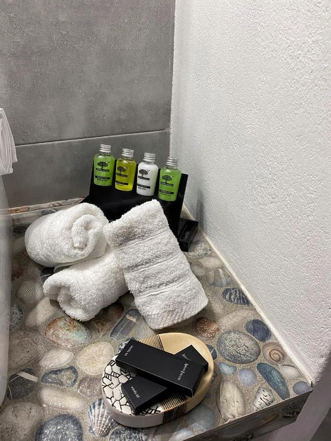 Milos Gem Suites Inn Páhena Kültér fotó