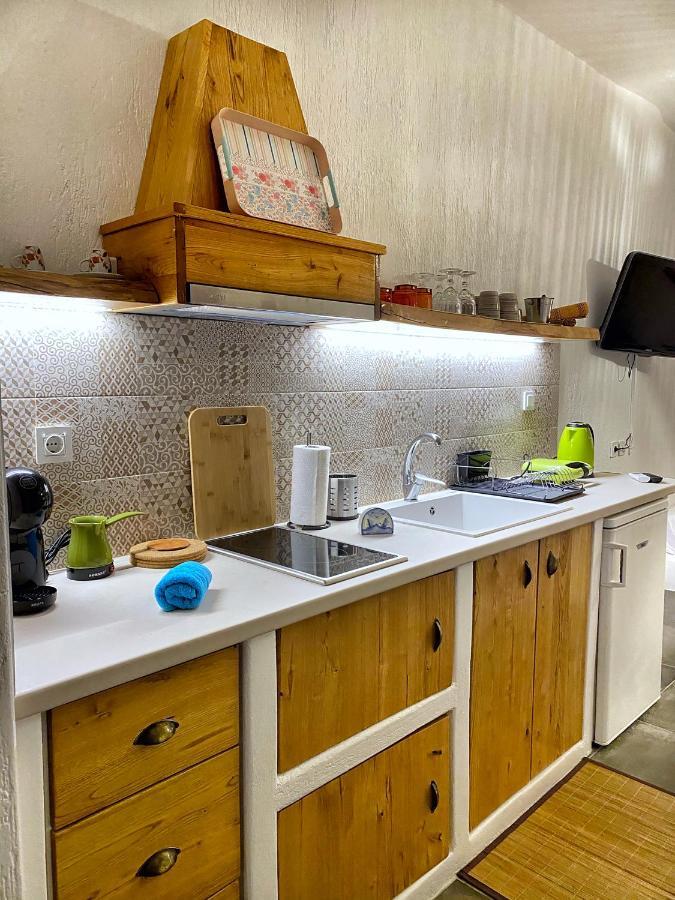 Milos Gem Suites Inn Páhena Kültér fotó